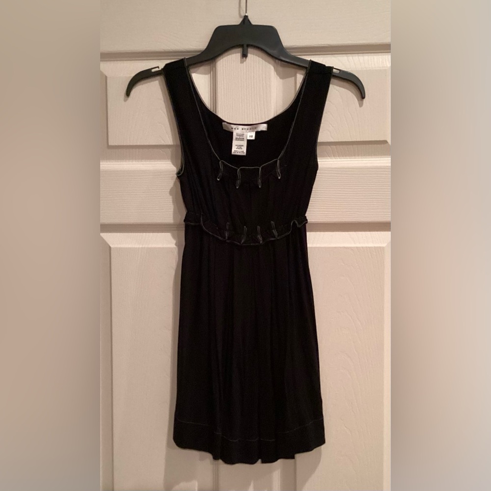 Max Studio baby doll, empire waist, sleeveless pullover top. Size XS